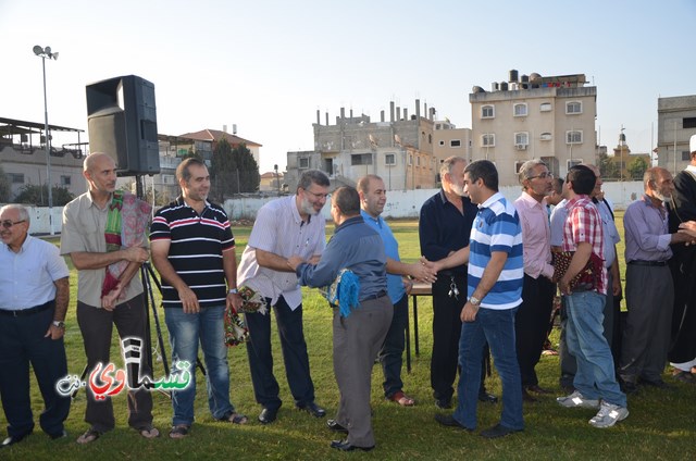  كفرقاسم - فيديو : تتصافح الايدي وتتعانق الرقاب في صلاة عيد الاضحى المبارك في المصلى ومشاركة واسعة مع الابتسامة 